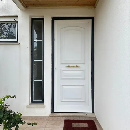 House With Pool And 4 Bedrooms