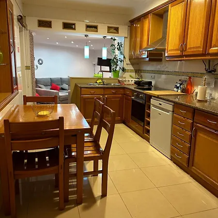 House With Pool And 4 Bedrooms *