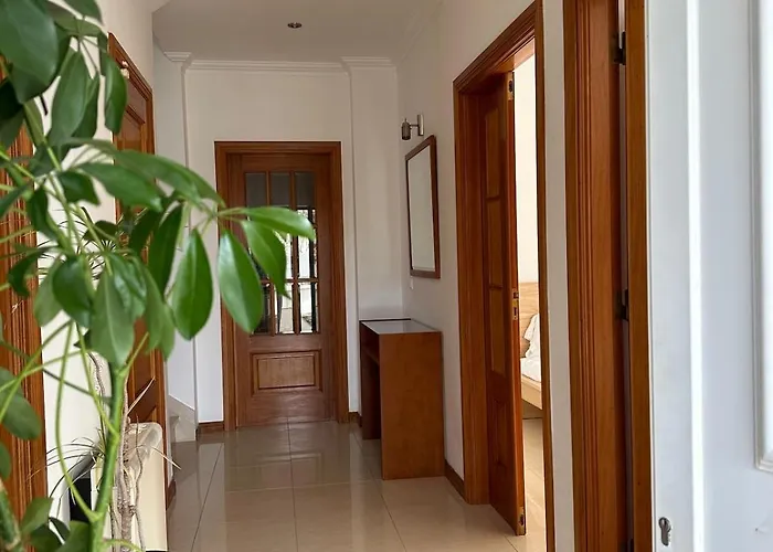 House With Pool And 4 Bedrooms