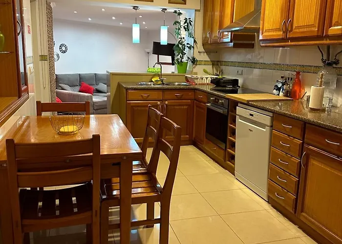 House With Pool And 4 Bedrooms *