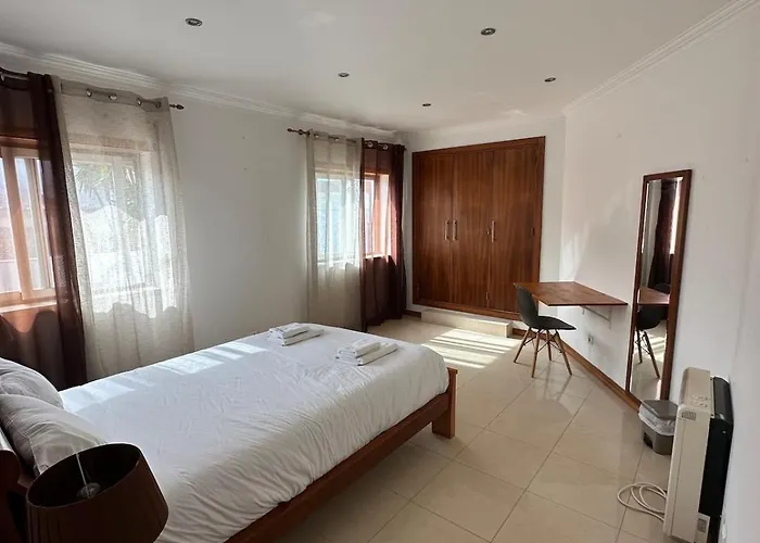 House With Pool And 4 Bedrooms Prázdninový dům *